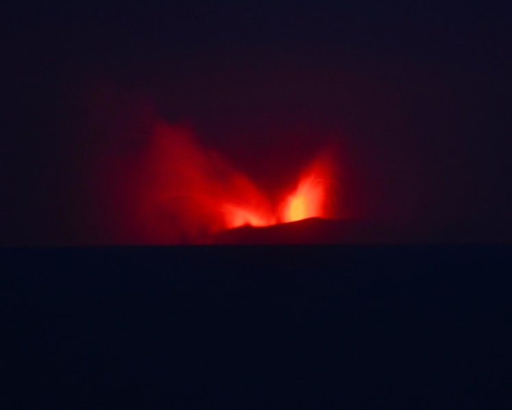 Jakarta airport suspends flights due to Mount Anak Krakatau ash; SIA flights affected