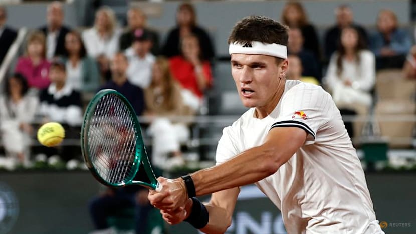 Resolute Mensik makes Paris semis, Andreeva and Kostyuk set up meeting