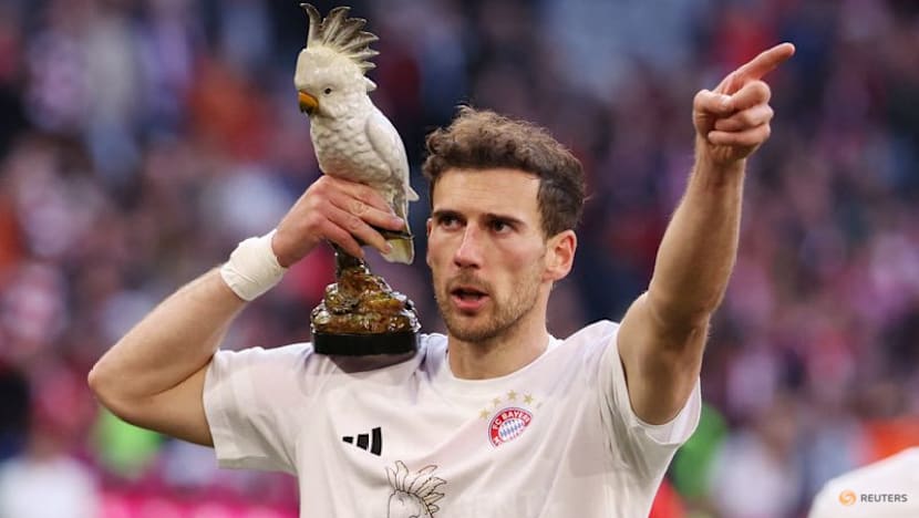 Porcelain cockatoo steals show at Bayern's title celebrations