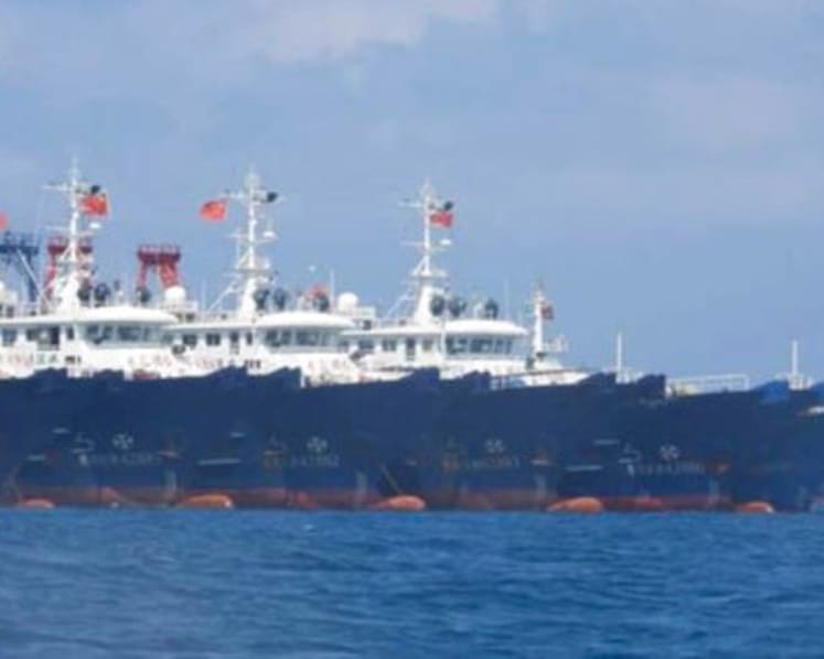 US backs Philippines in stand-off over South China Sea reef