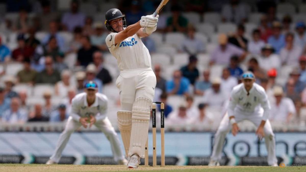 New Zealand stretch lead to over 400 against England on day four
