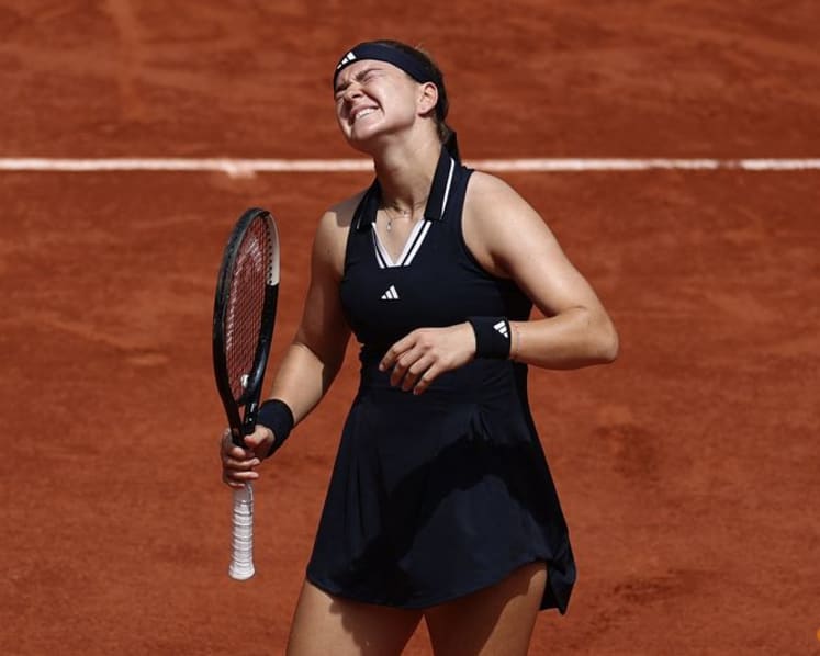 Teichmann topples world No. 10 Muchova in straight sets