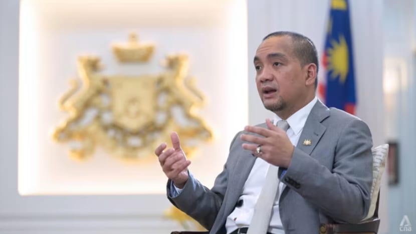Kerencaman SEZ Johor-SG akan lindungi pelbagai industri dari ketegangan perang dagang global Kerencaman SEZ Johor-SG akan lindungi pelbagai industri dari ketegangan perang dagang global