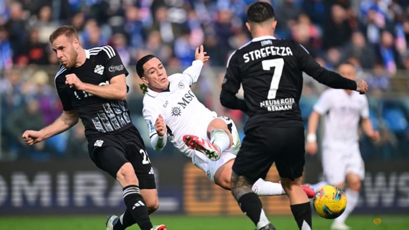 Title-chasing Napoli fall to shock 2-1 defeat at Como