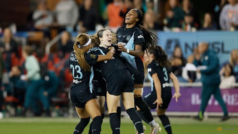 Lavelle's late strike earns underdogs Gotham second NWSL title