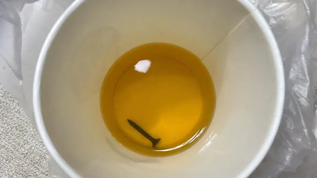 外卖饮料疑似出现铁钉 麦当劳：展开全面调查