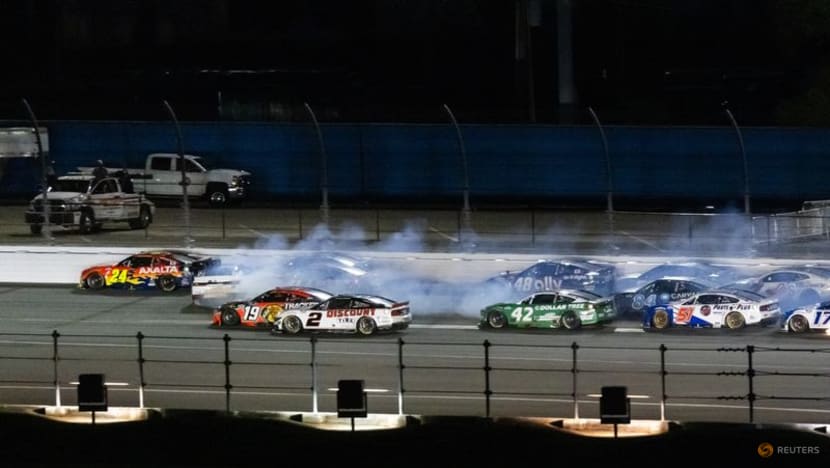OT crash clears way for William Byron's repeat win at Daytona OT crash clears way for William Byron's repeat win at Daytona