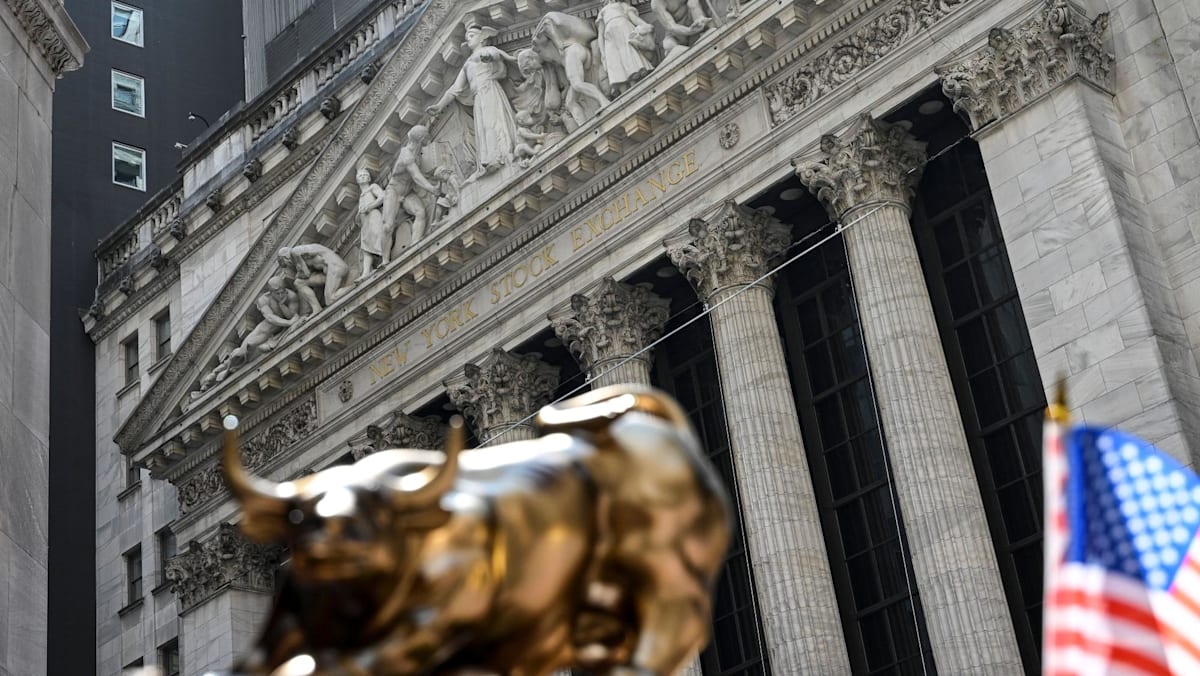 Oil prices slump as US and Iran pause strikes