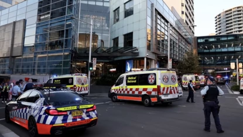6 maut ditikam di pusat beli-belah Sydney; suspek ditembak mati 6 maut ditikam di pusat beli-belah Sydney; suspek ditembak mati
