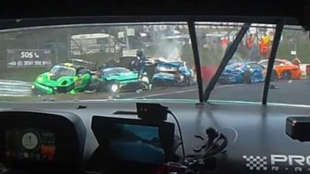 德国纽博格林24小时耐力赛资格赛撞车事故 导致一死六伤