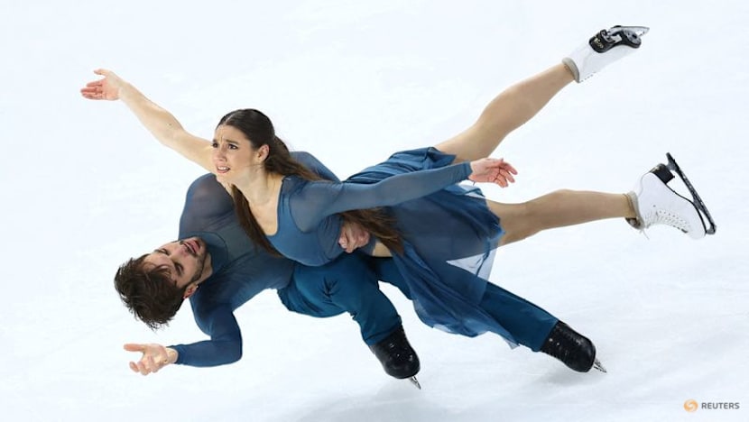 Figure skating-Fournier Beaudry granted French citizenship