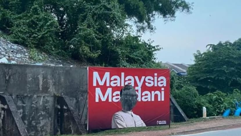 Poster PM Anwar dirosakkan lagi