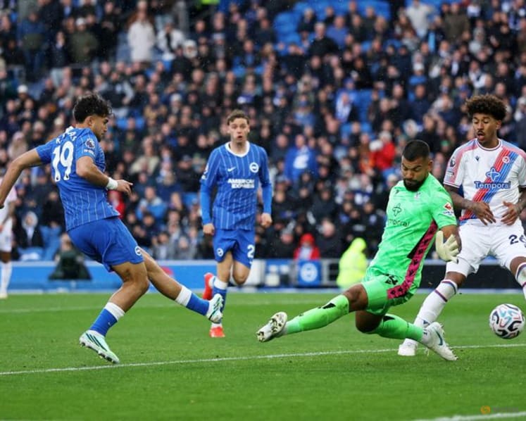 Gomez stunner as Brighton crush Palace, Man United held by Leeds