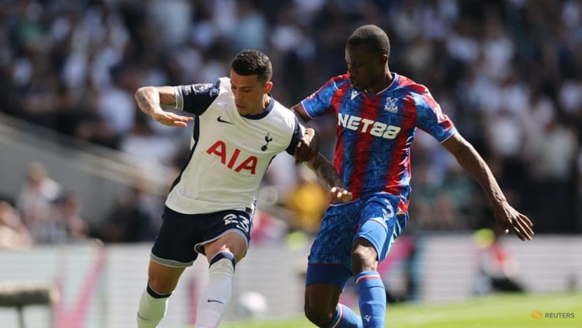 Eze double gives Palace victory at ailing Tottenham