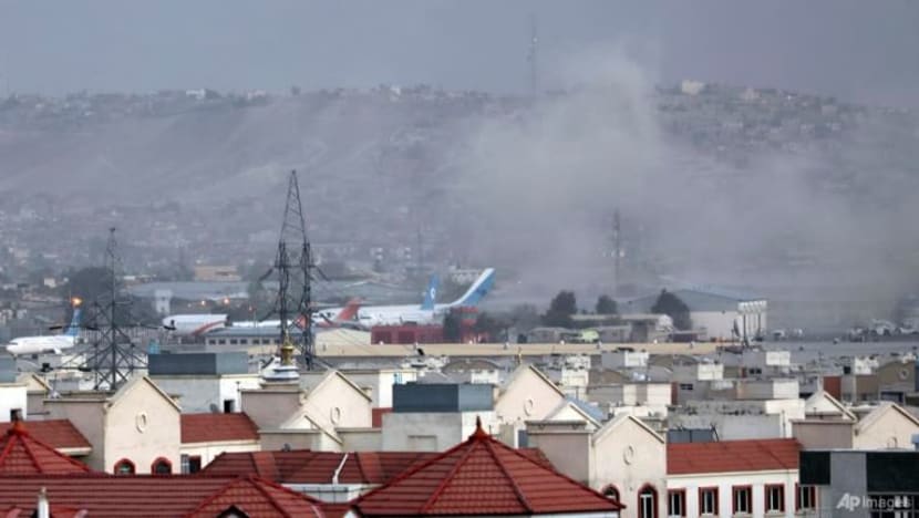 Letupan di lapangan terbang Kabul disyaki serangan bom nekad, kata pegawai AS
