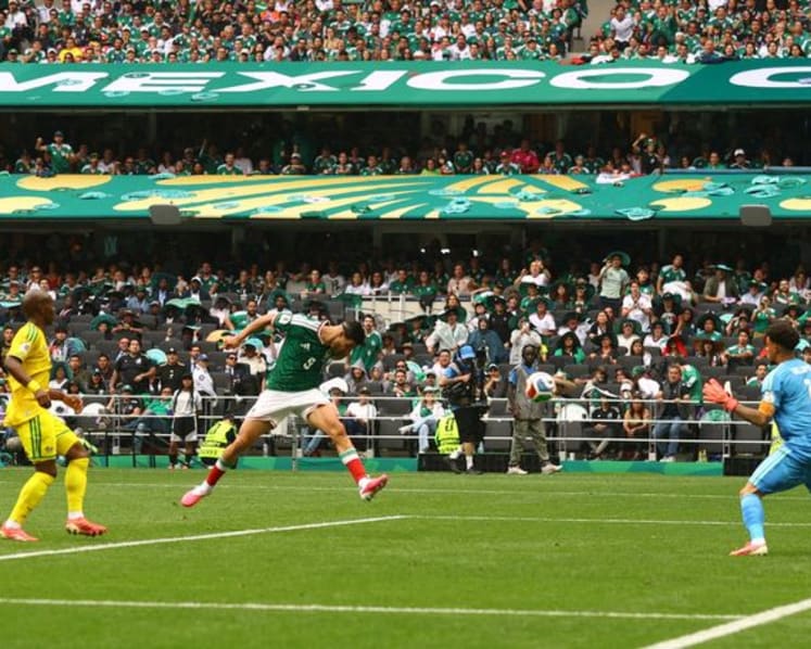 Quinones and Jimenez fire Mexico to opening World Cup win over nine-man South Africa