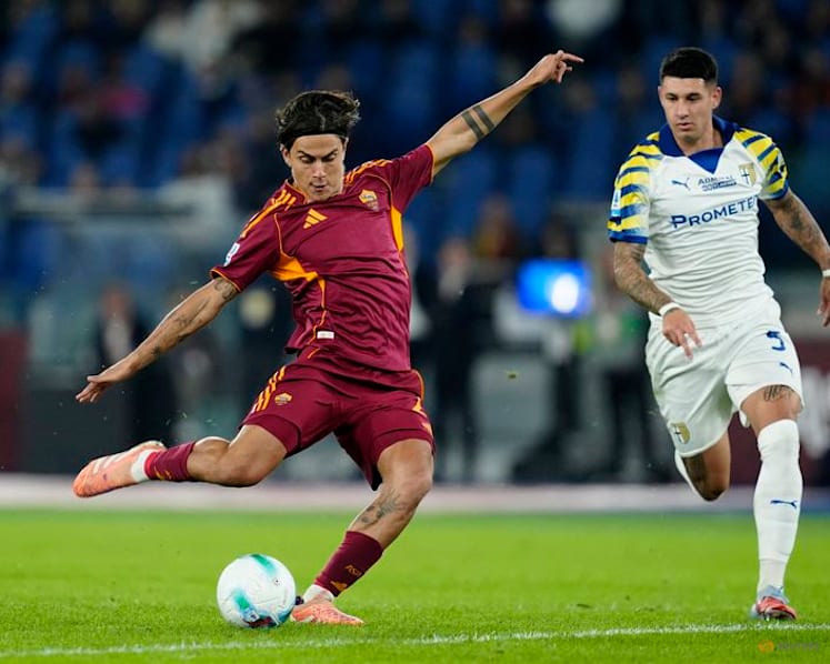 Roma beat Parma 2-1 to keep pace with leaders Napoli