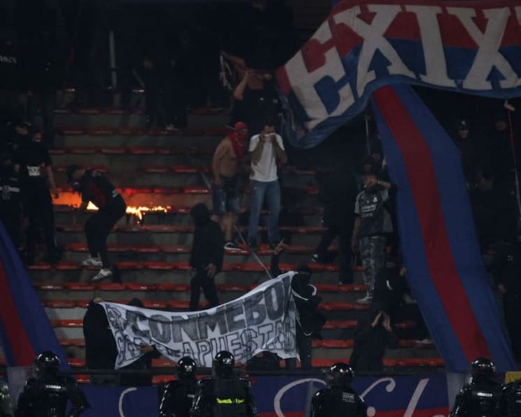 Copa Libertadores game in Colombia abandoned due to crowd trouble
