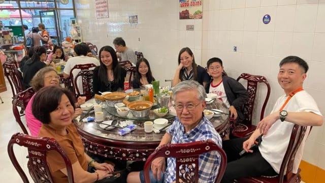 包车遭警截停欲带走 香港上市集团副主席一家曼谷险遭勒索