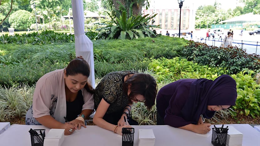 In handwritten notes, S'poreans pay tribute to S R Nathan at Istana