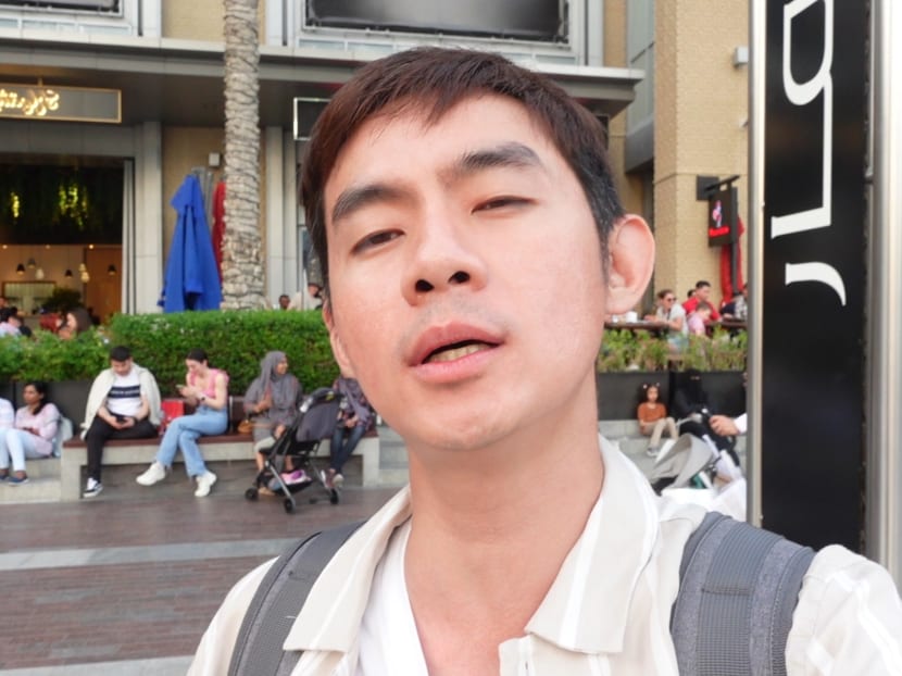 Ex-Mediacorp DJ Yanwei was detained in Dubai Mall for taking selfies; security claimed that it&rsquo;s &ldquo;illegal&rdquo; 