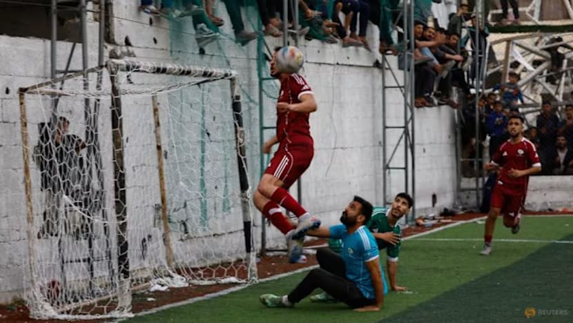 Bola sepak 'hidup' semula di Gaza di tengah runtuhan perang