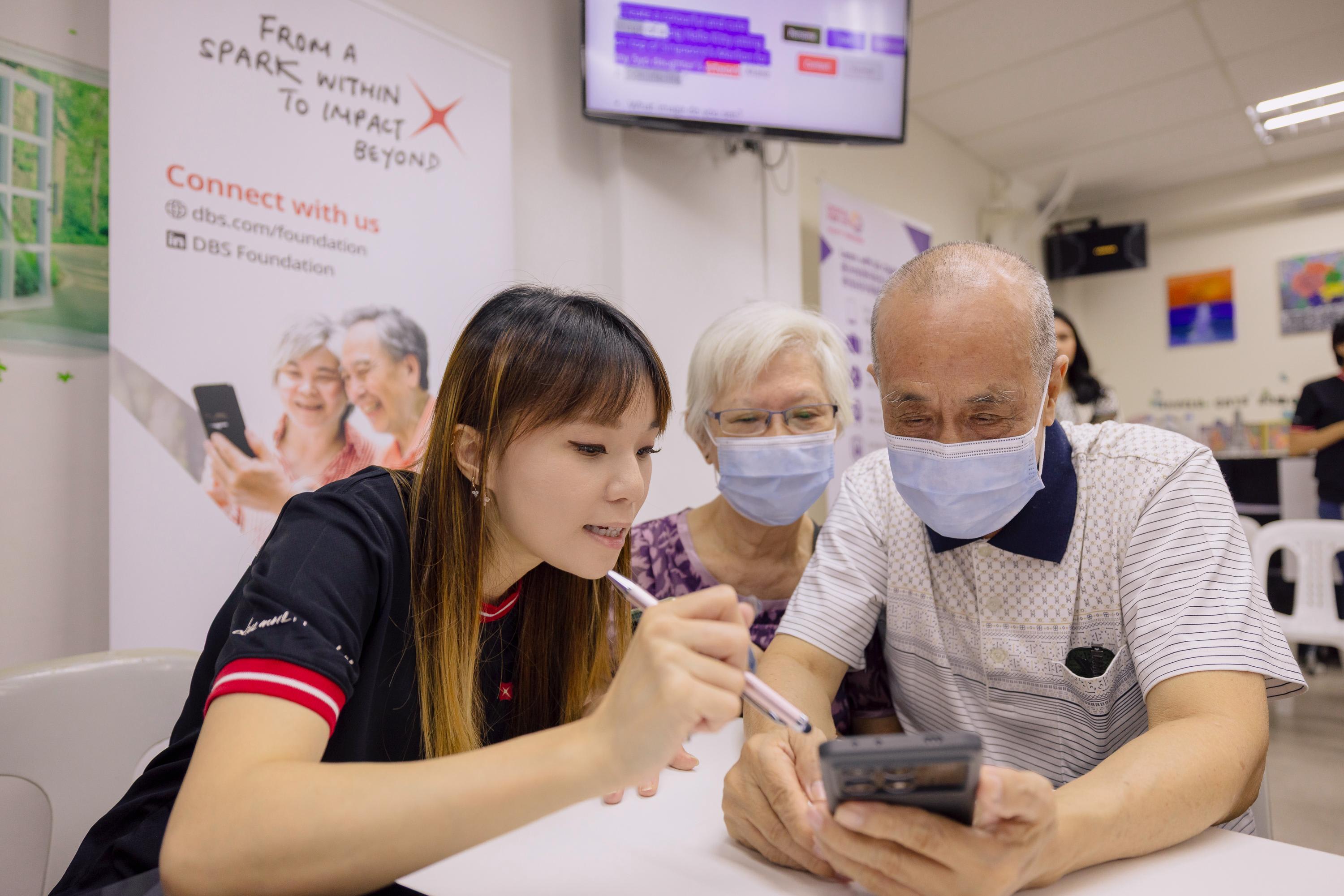 星展银行基金与资媒局合作推广生成式AI助力25万人预防诈骗- 8world