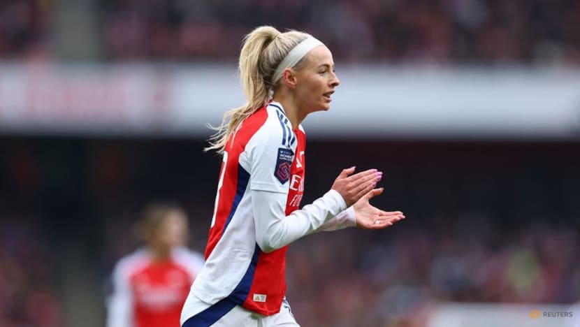 England call up Kelly, Parker to replace injured Arsenal duo