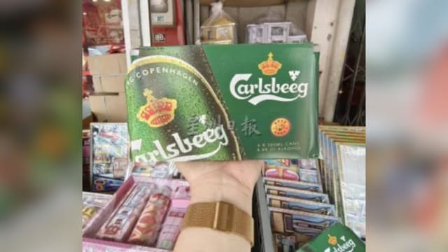 纸扎啤酒几可乱真 外籍游客欲买来喝