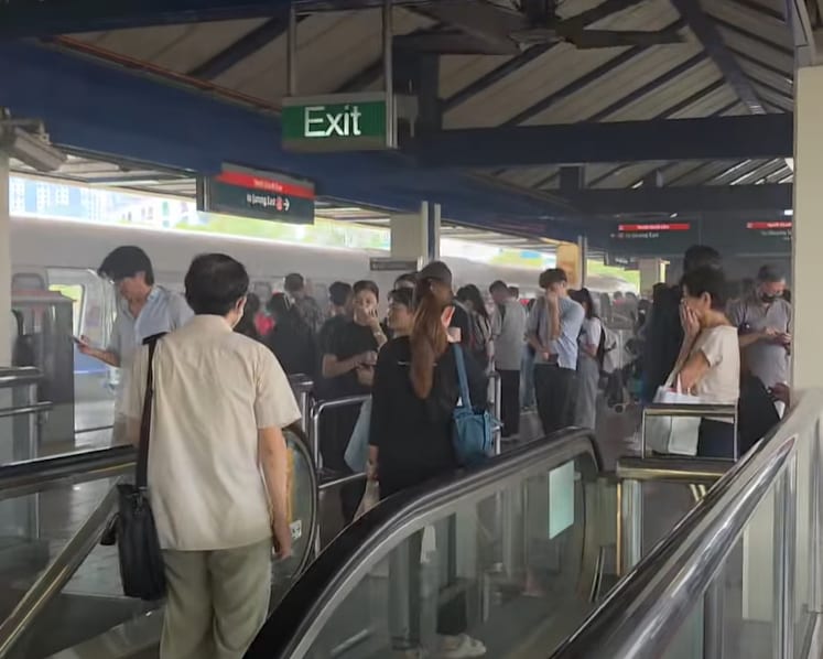 Commuters evacuated after smoke seen coming from train at Bukit Gombak station Commuters evacuated after smoke seen coming from train at Bukit Gombak station