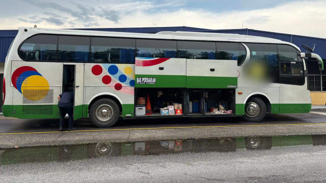 狮城旅巴疑改装油槽走私柴油 在新山关卡被扣查
