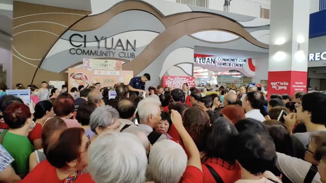 1元市场门票发售引推挤 茨园民众俱乐部称将检讨管控措施