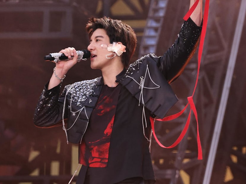 Mandopop star Wang Leehom falls on stage, finishes concert before going to hospital for 39 stitches