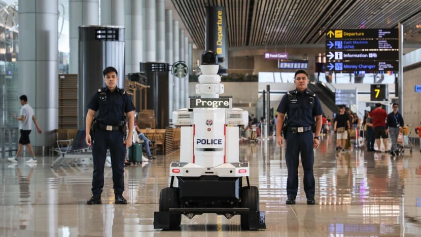 Police patrol robots to be rolled out across Singapore; 2 already at Changi Airport