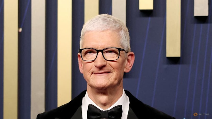 US labor board withdraws claims Apple CEO violated employee rights, Bloomberg News reports