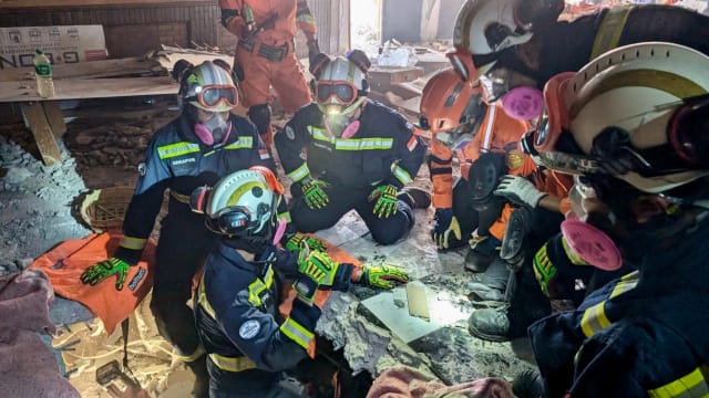 内比都九楼酒店部分坍塌 “狮心特遣队”寻获一遗体