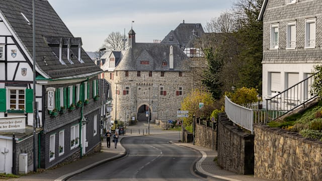 德国街头发生持刀伤人事件 导致三人受伤