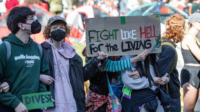 美国大学挺巴反战示威持续 警方拘捕近200人