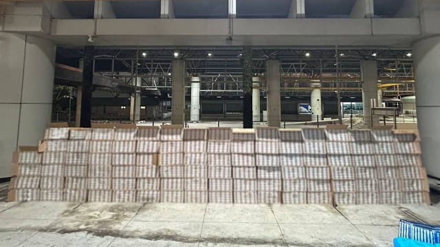 我国关卡人员起获近5000条漏税香烟