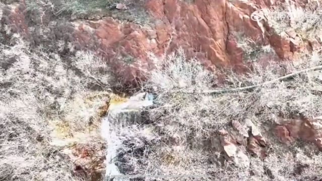 河南景区瀑布源头竟是水管放水 工作人员：看破不说破