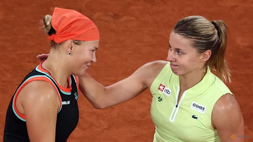 Chwalinska topples Shnaider to book French Open final with Andreeva
