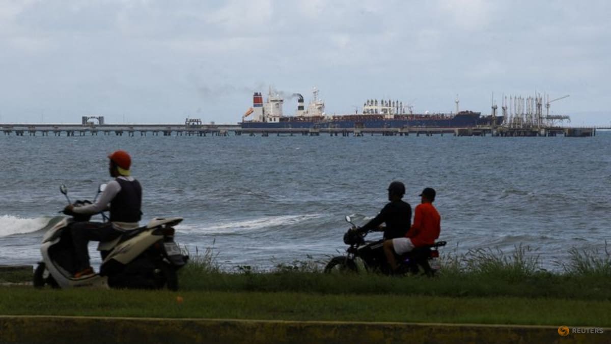Oil falls on prospect of higher Venezuelan output, ample supply outlook