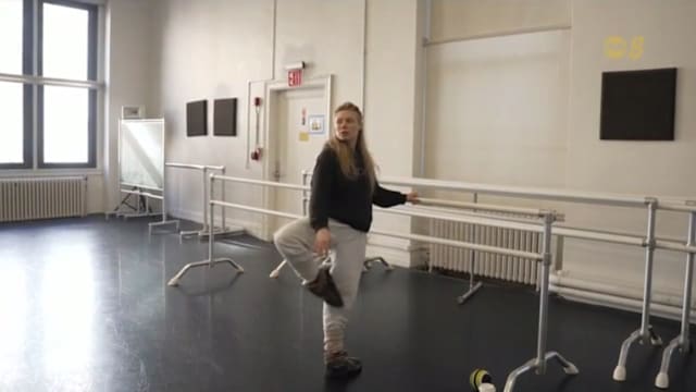 克服心理障碍 美国舞者戴助听器重返舞台