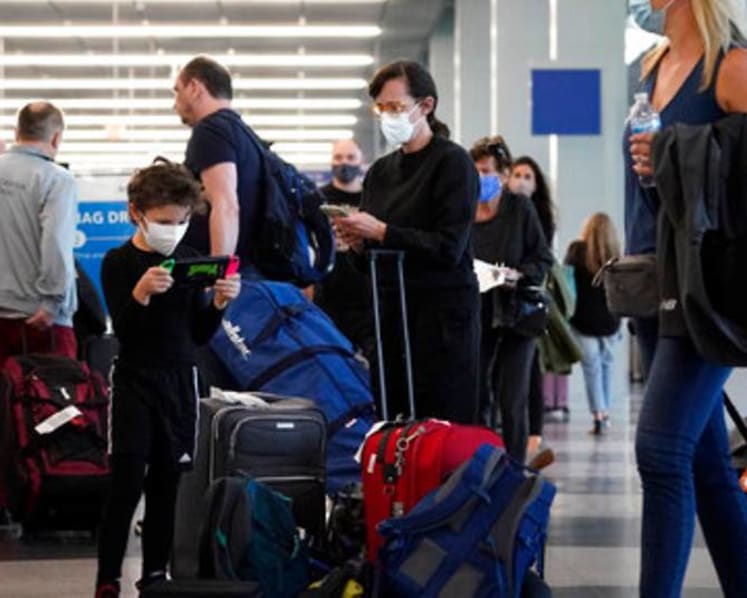 Air travel hits another pandemic high, flight delays grow 