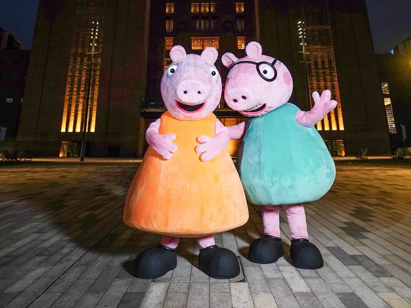 Peppa Pig's parents hold gender reveal party for new baby Peppa Pig's parents hold gender reveal party for new baby