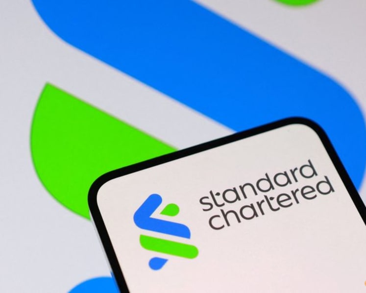 StanChart's shares fall on departure of CFO De Giorgi