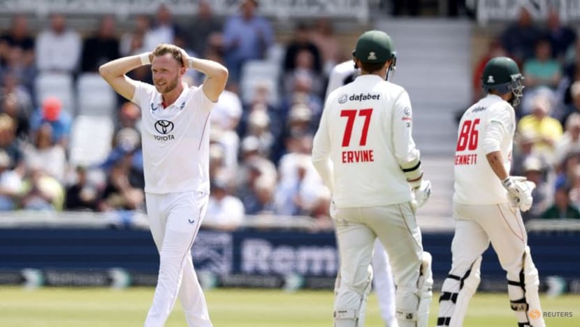 England dominate Zimbabwe after Bennett's record century