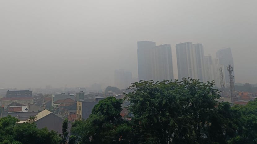 Suhu turun ke 23 derajat disertai kabut, sampai kapan cuaca dingin Jakarta?