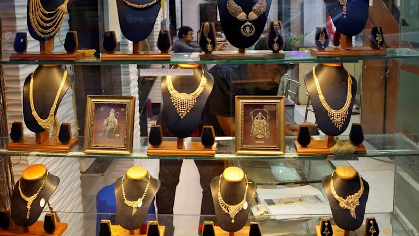 Gold zooms past $4,000 for first time in historic flight to safety