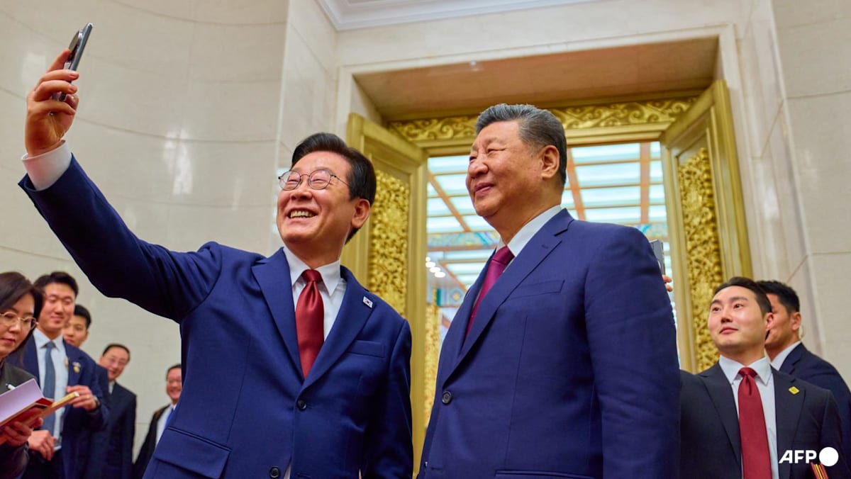 South Korea’s Lee snaps Xi selfie with Chinese ‘backdoor’ phone